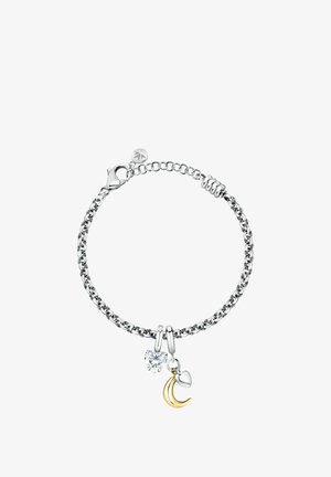 Braccialetto in argento con catena, decorato con un ciondolo a forma di cuore in cristallo, un ciondolo a forma di cuore in argento e un ciondolo a forma di luna crescente in oro.