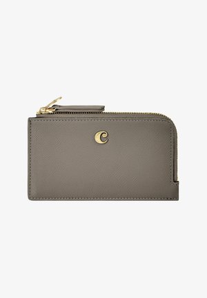 Gråt læder kortholderpung med guld lynlås og lille guld bogstav "C" emblem på forsiden.