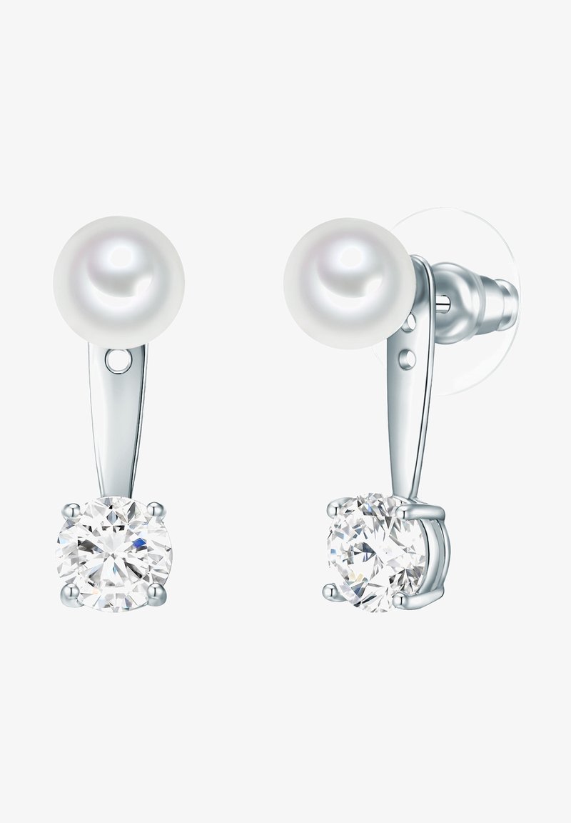 Ezüst fülbevalók, fehér gyönggyel a tetején és egy kerek, átlátszó cirkóniával alatta, amelyek letisztult, modern dizájnt mutatnak be.