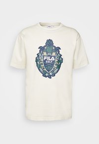Cremefarbenes T-Shirt aus Baumwolle mit einem mehrfarbigen grafischen Emblem und dem Schriftzug "Fila Golf" in der Mitte. Kurze Ärmel, Rundhalsausschnitt.
