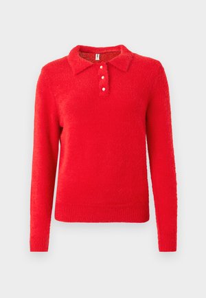 Punane kudumiskampsun, millel on kraega kaelus, kolme valge nööbiga kinnitust ja tekstureeritud karvane pinnakujundus. Pikad varrukad, mugav lõige.