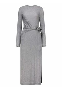 Robe grise à manches longues en tissu doux, avec un détail avant torsadé, un nœud sur le côté et une jupe longueur genou avec des fentes latérales.