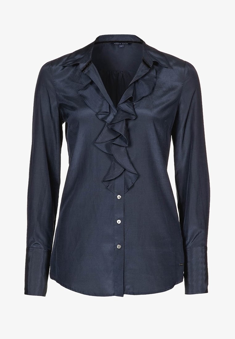 Camicia a maniche lunghe blu navy con parte anteriore arricciata, realizzata in tessuto morbido, con chiusura a bottoni e maniche aderenti.
