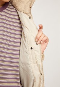 Mazine Abrigo de invierno - beige