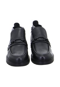 Schwarze Lederschuhe mit einer glatten Oberfläche, runder Spitze, Kettenakzent über dem Obermaterial und einer strukturierten Gummisohle.