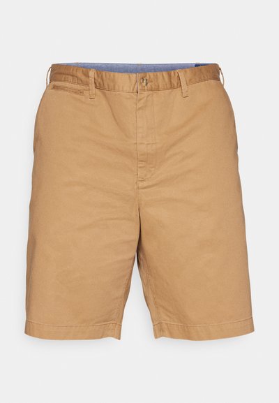 Calças de algodão caqui com frente plana, bolsos laterais e fecho com botão, apresentando uma textura suave e um corte descontraído.