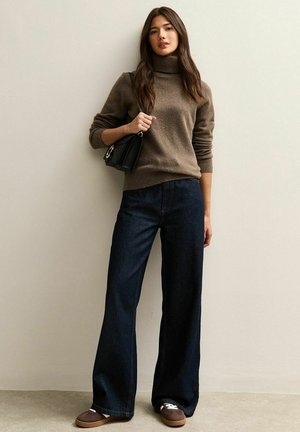 DARK ROLL NECK - Pullover - mink