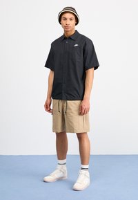 Nike Sportswear CLUB OXFORD - Košeľa - black/white