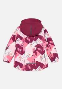 Jaqueta colorida para crianças com um padrão de montanha roxa e rosa, ilustrada com animais de forma lúdica; possui capuz e punhos elásticos.