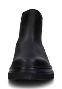 Stivaletto nero con pelle liscia, punta rotonda, pannelli elastici laterali e suola sintetica testurizzata per una migliore aderenza.