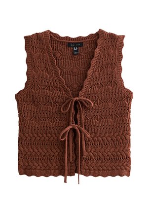 Chaleco marrón de punto sin mangas con patrones intrincados y dos cierres con lazos delanteros.