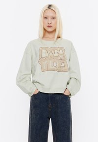 Bimba Y Lola BORDADO - Sudadera - verde claro
