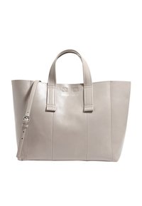 Borsa tote in pelle beige con due manici corti e una tracolla removibile. Presenta una texture liscia e un logo impresso sulla parte anteriore.