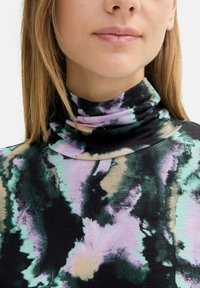 TOM TAILOR DENIM ROLLKRAGEN - Top dugih rukava - abstract batik landscape print