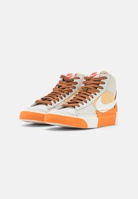 Nike Sportswear BLAZER MID 77 PRO CLUB - Vysoké tenisky - light bone/sail/sesame/pecan/sail/hot curry
