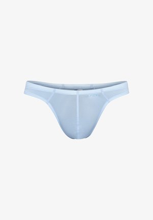 Hellblaue Herren-Bikini-Slip-Unterwäsche mit niedrigem Bund und minimaler seitlicher Abdeckung, mit dezenten Nahtdetails.