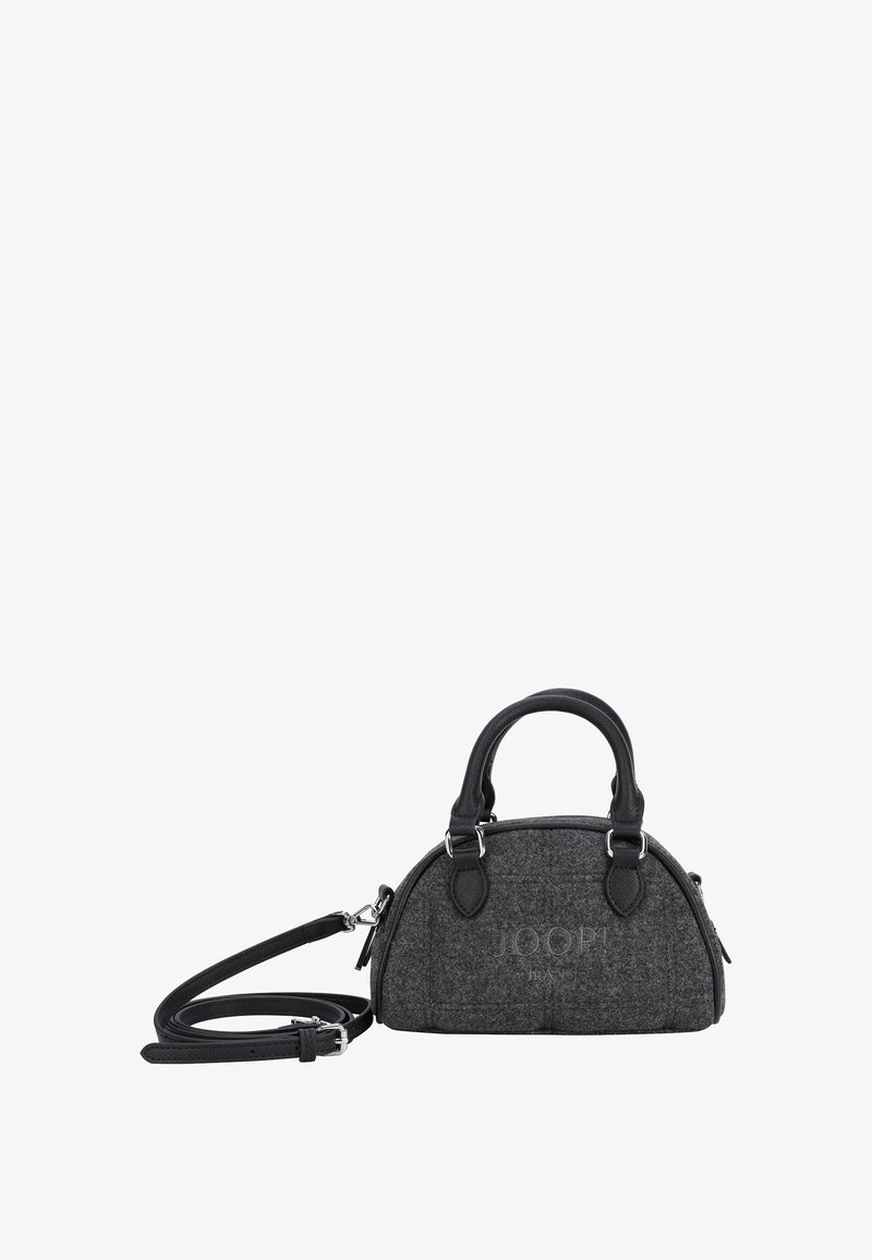 Szara torebka na ramię z czarnymi skórzanymi akcentami, o zaokrąglonym kształcie, z podwójnymi uchwytami u góry i odpinanym paskiem na ramię. Zawiera szczegóły z wytłoczonym logo.