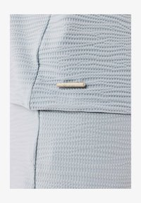 Non sélectionné, ice blue