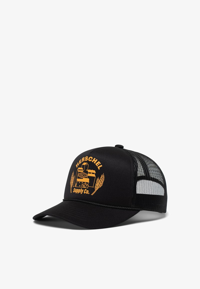 Schwarze Trucker-Cap mit Mesh-Seitenpaneelen und einer strukturierten Front. Mit einem orangefarbenen Grafik-Logo und Weizenakzenten auf der Vorderseite.