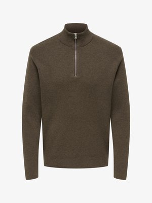 Brauner Strickpullover mit Reißverschluss und Stehkragen aus weichem Material. Verfügt über einen hohen Kragen und lange Ärmel mit geradem Schnitt und minimalistischem Design.