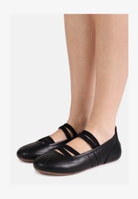 Επιλέχθηκε, black