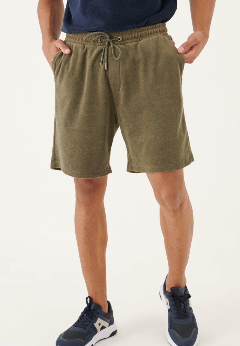 AC&CO / ALTINYILDIZ CLASSICS STANDARD Tracksuit bottoms khaki