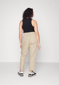 Tommy Hilfiger Curve Pantaloni - beige