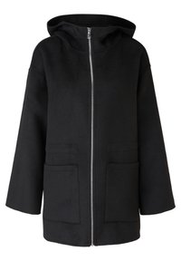 Manteau noir à capuche avec fermeture éclair complète à l'avant et deux poches plaquées devant, doté de manches longues et d'une coupe droite.