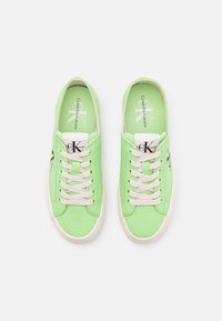 Calvin Klein Jeans FLATFORM ESSENTIAL MONO - Sneaker low - light green
