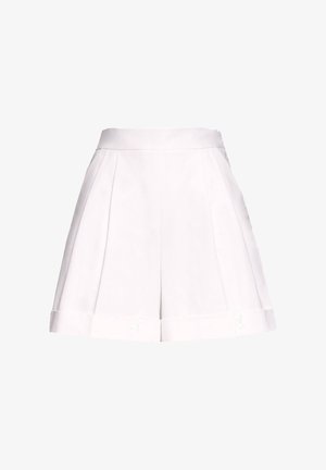 Pantaloni corti bianchi a pieghe con vita aderente e risvolti, realizzati in un tessuto morbido. Presentano un design pulito e minimalista.