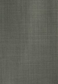Strukturiertem Stoff in dunkelgrauer Farbe; zeichnet sich durch eine enge Webart mit subtilen Farbvariationen aus, die ein weiches und dennoch langlebiges Erscheinungsbild bieten.