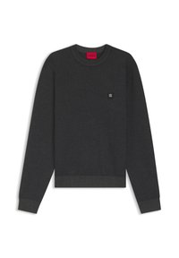 Grauer Strickpullover mit rundem Ausschnitt, strukturiertem Muster und kleinem Logo auf der linken Brust. Mit gerippten Bündchen und Saum.