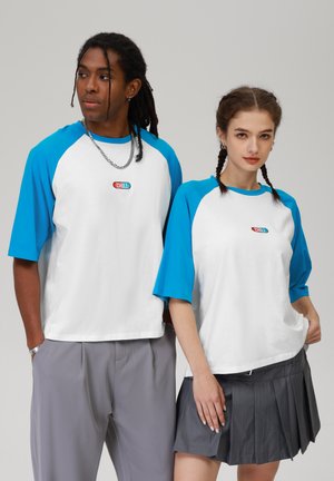 YOURTURN UNISEX - Print T-shirt - white/blue