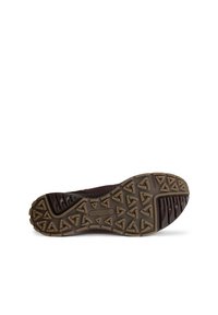 Semelle de chaussure en matériau en caoutchouc brun foncé avec une surface texturée et un motif de bande de roulement triangulaire pour une meilleure adhérence. Section de talon renforcée.