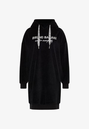 Zwarte sweatshirt jurk met capuchon en lange mouwen, gemaakt van zachte fluwelen stof. Bevat een wit geprint logo en trekkoorden met branding.