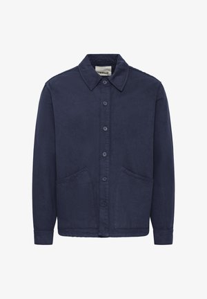 Giacca abbottonata blu navy con maniche lunghe, colletto a punta e due grandi tasche anteriori.