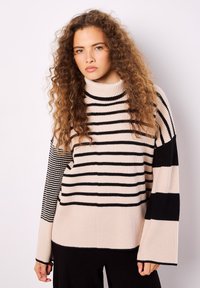 Apricot - Sweter