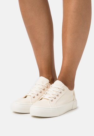 Trainers - off-white