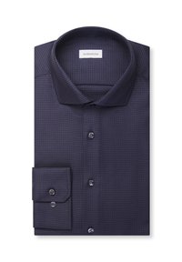 Chemise habillée à manches longues texturée pour homme en bleu marine foncé, col classique et poignets à boutons, soigneusement pliée.