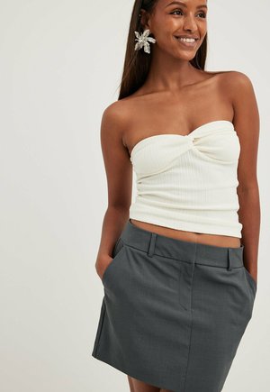 NA-KD MIT GÜRTELSCHLAUFENDETAIL - Minigonna - mid grey