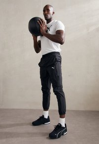 Puma FLEX CARGO PANT - Pantalon de survêtement - black