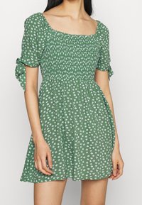 American Eagle Vapaa-ajan mekko - green