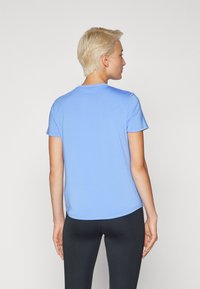 Nike Performance ONE CLASSIC  - Spordi T-särk - royal pulse/black