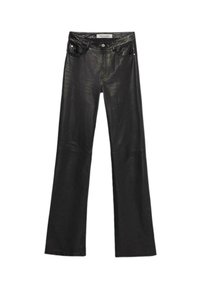 Černé kožené kalhoty s širokým střihem. Mezi vlastnosti patří tradiční kapsy a bezpečné švy. Hladká textura a elegantní povrch.