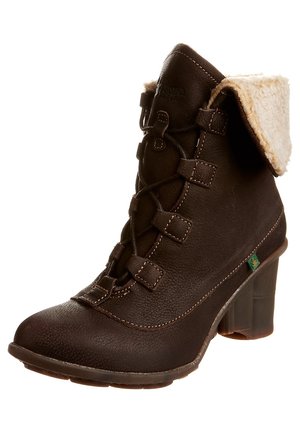 Støvletter m/ kilehæl - brown