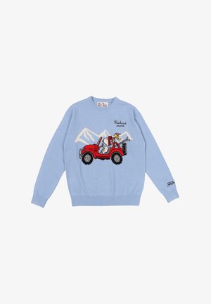 Maglione a maglia azzurro chiaro con una grafica di jeep rossa, montagne e il testo "Weekend mood". Polsini e orlo a coste. Design classico con collo rotondo.