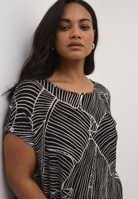 Kaffe Curve AMI STANLEY - Bluse - black turtledove leaf print