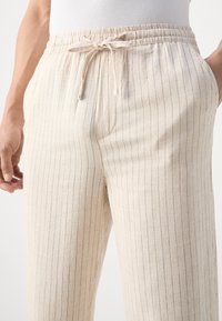Lindbergh STRIPED PANTS - Hlače - stone