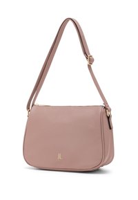 Borsa a tracolla in pelle rosa testurizzata con tracolla lunga, caratterizzata da un logo dorato e chiusura a zip. Superficie liscia con design minimalista.