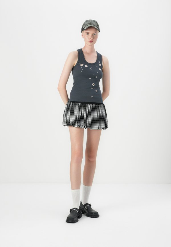 EYELET STUDDED VEST - Top4
